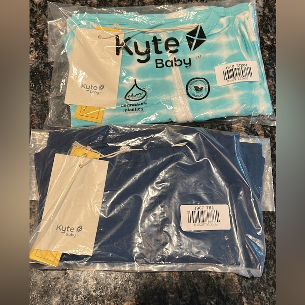 Kyte baby 12-18 Tahoe zipper romper  NIP